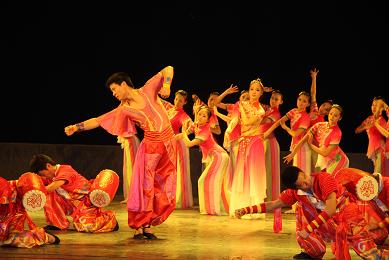 群舞《花鼓敲天下》獲第二屆華東六省一市大學生舞蹈大賽表演一等獎