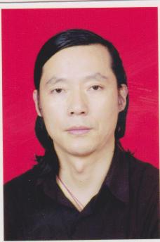 李偉